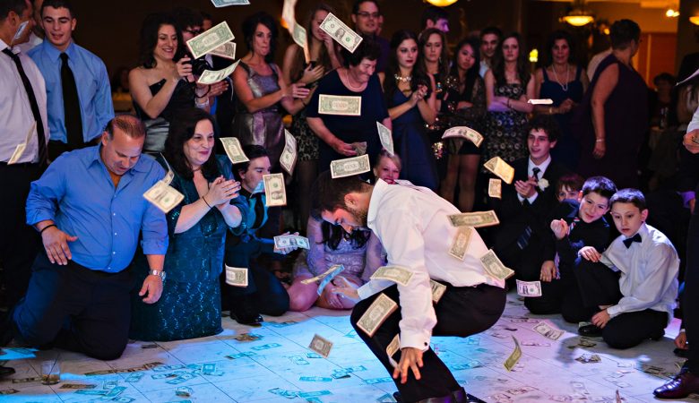 Money Dance – Greece