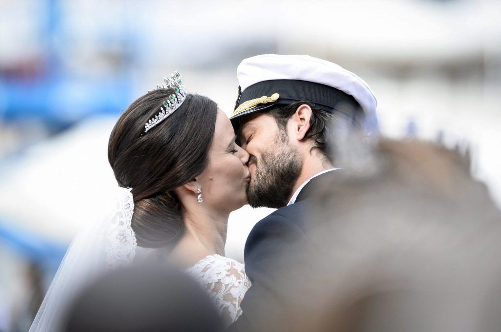 Kissing the Bridegroom – Sweden Wedding Ritual